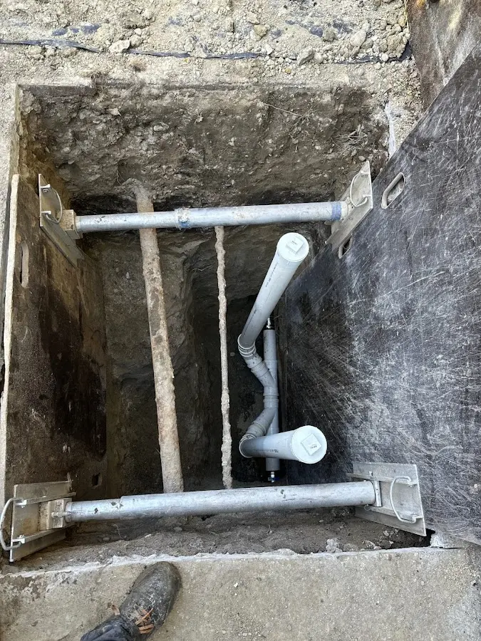 Experienced plumber completing Drain Cleaning work in Oneida